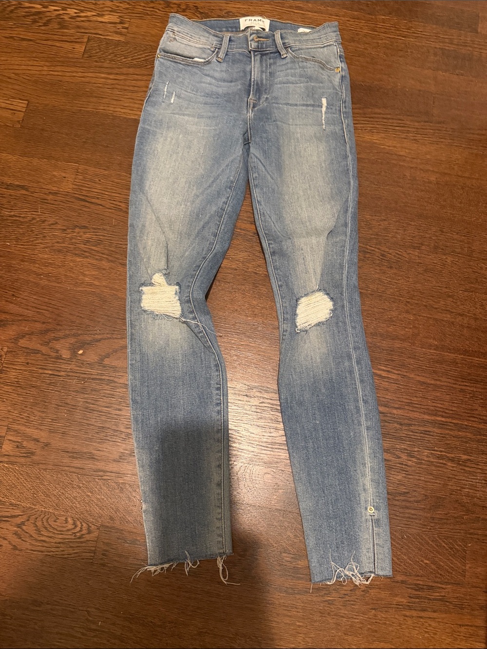 Frame Denim Le High Skinny Jeans in Light Blue with Distressed Knees size 24